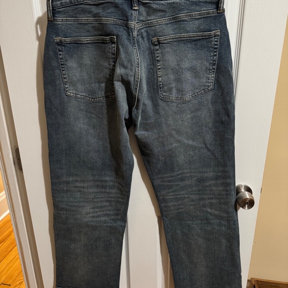 Men’s relaxed-fit jeans (33x30) | Gap - Medium Blue Wash - Picture 7 of 10